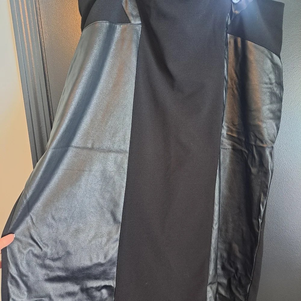 Plus size women's black skirt - Picture 2 of 3